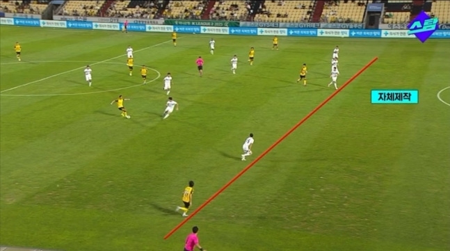 😰K2联赛出现VAR离谱越位判罚，韩国足协承认因摄像机问题误判