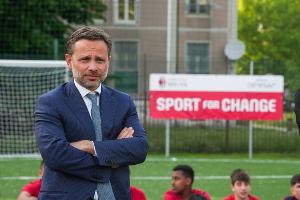 ag体育网站-隆戈：米兰还在选总监，弗拉尼首选达米科&amp;卡迪纳莱仍追帕拉蒂奇